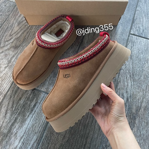 Shoes - Brand New UGG Tazz Platform Slippers Chestnut(W8)